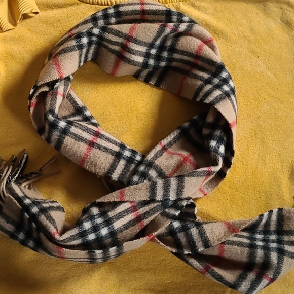 Burberry scarf - Picture 2 of 4
